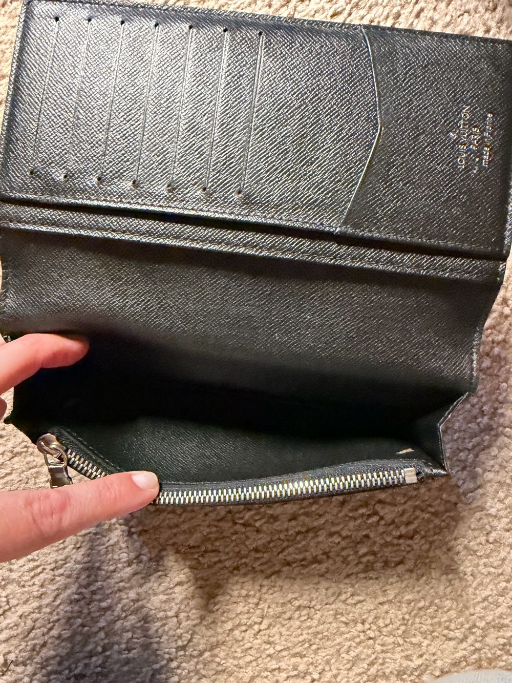 LOW START‼️Louis Vuitton Black Damier wallet - Picture 5 of 13